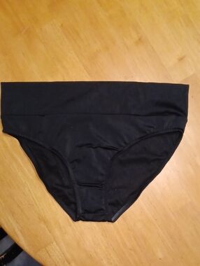 UjENA Black High-Waist Swim Bottom Size XL NWT